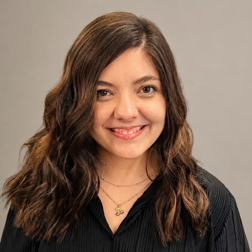 Dr. med. univ. Mag. a. Julia Komac
